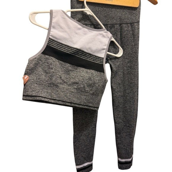 Gray and Black Athletic Set Soul Cycle Athletic Wear new - Picture 3 of 12